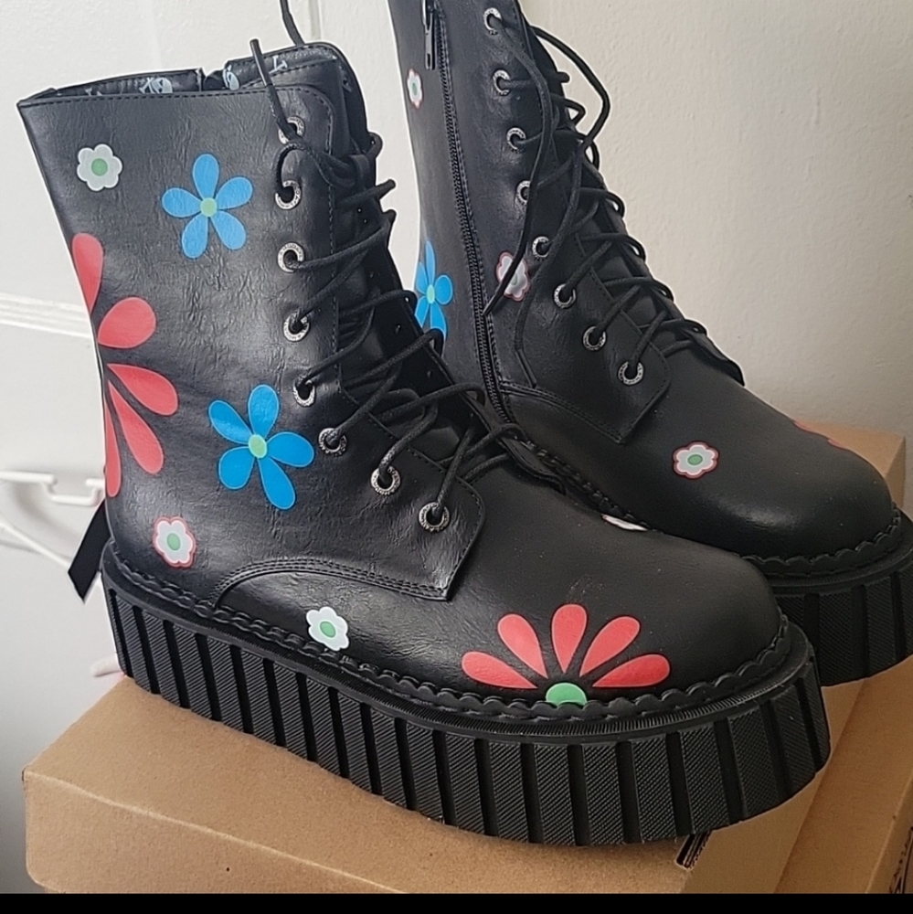 Size 9 Lamoda Flower Platforms